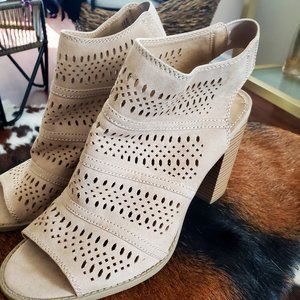 Tan Report Chunky Heel